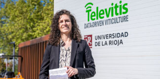 La doctora Inés Hernández Casado, en el campo de experimentación agrícola