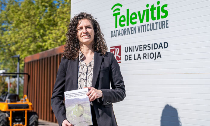 La doctora Inés Hernández Casado, en el campo de experimentación agrícola