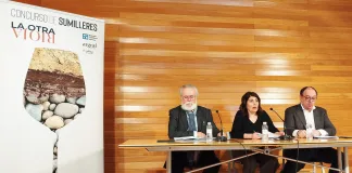 (De i. a d.) Pedro Salguero, director del concurso; Ana Jiménez, gerente de la asociación, y Alberto Torroba, director general de Argraf, durante la presentación del concurso.